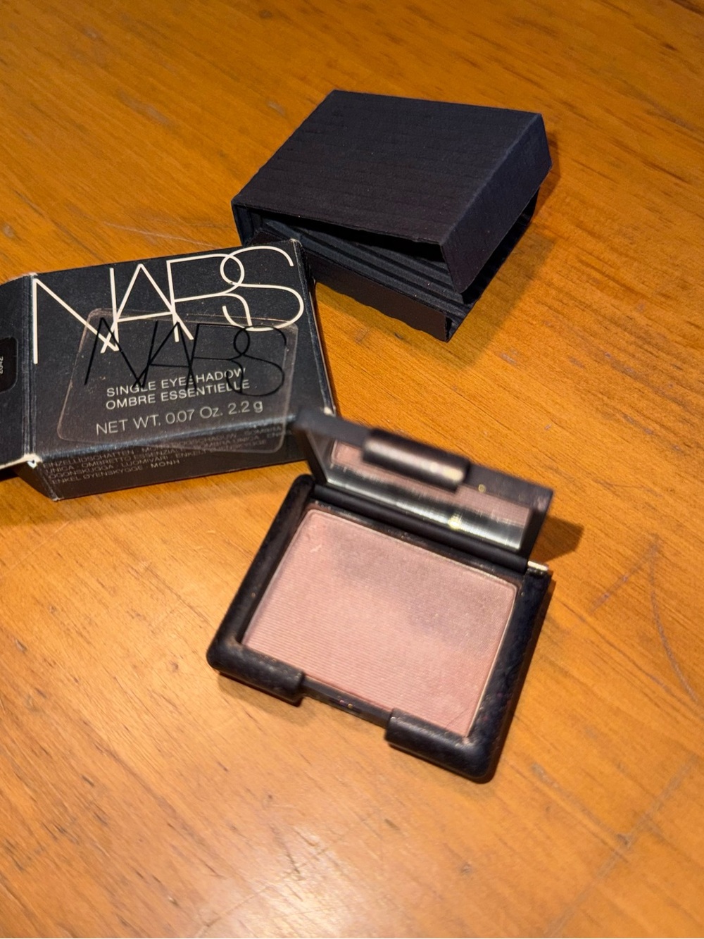 NARS Single Eyeshadow Cairo 2042 - shimmery Champagne Rose - Picture 2 of 4
